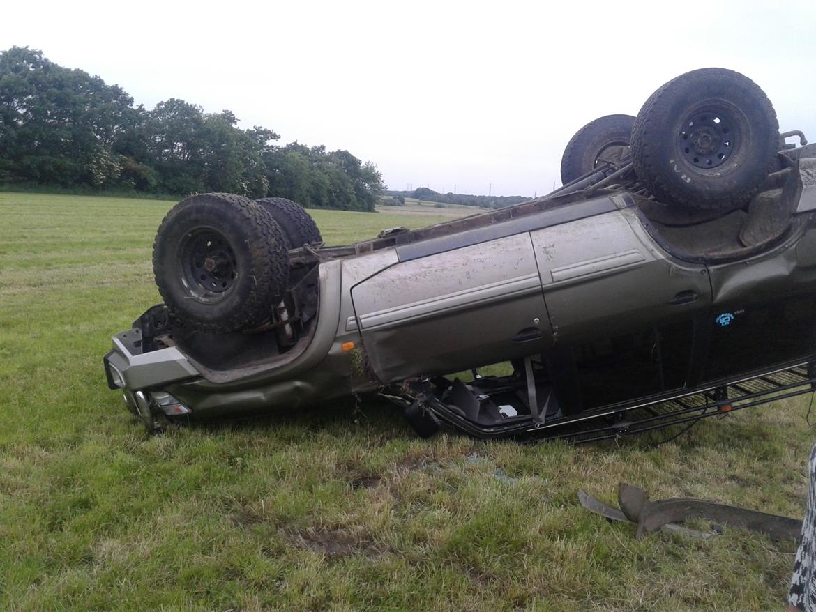 Nissan patrol y61 Renovering - Det var ikke ligefrem rart at se sin nyindkøbte bil på hovedet  :( billede 5