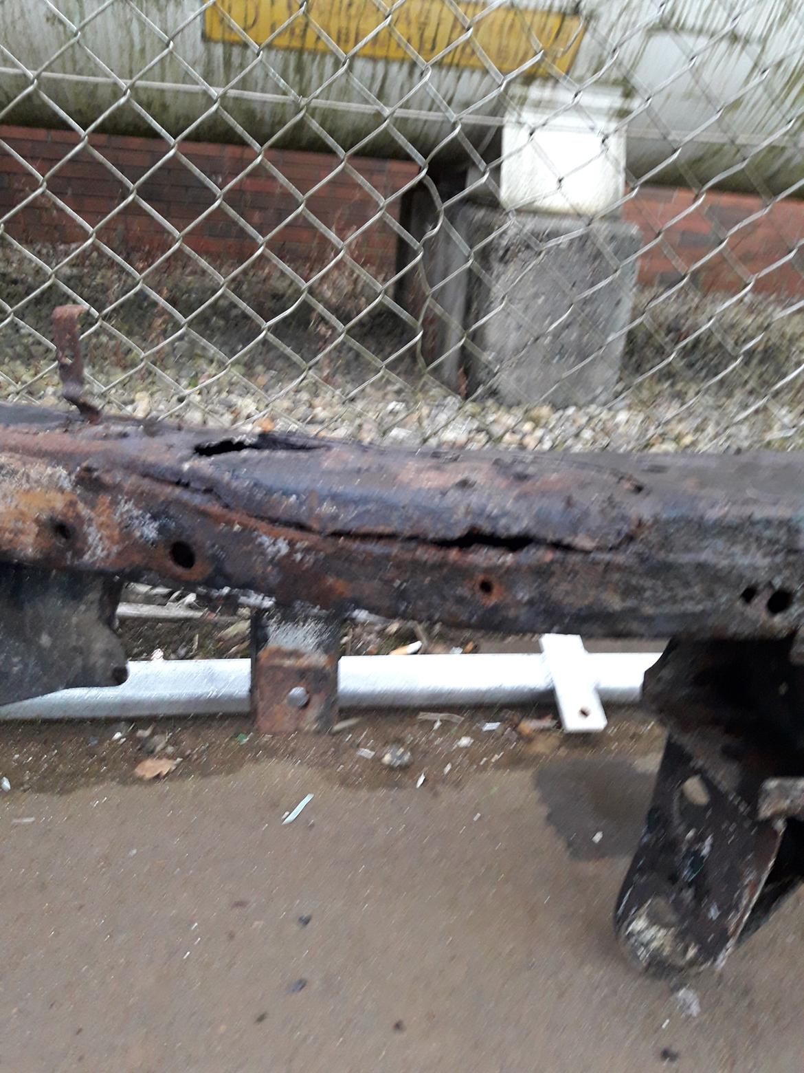 Nissan patrol y61 Renovering - det ser lidt uoverskueligt ud, men lidt sandblæsning hjælper på det. billede 29