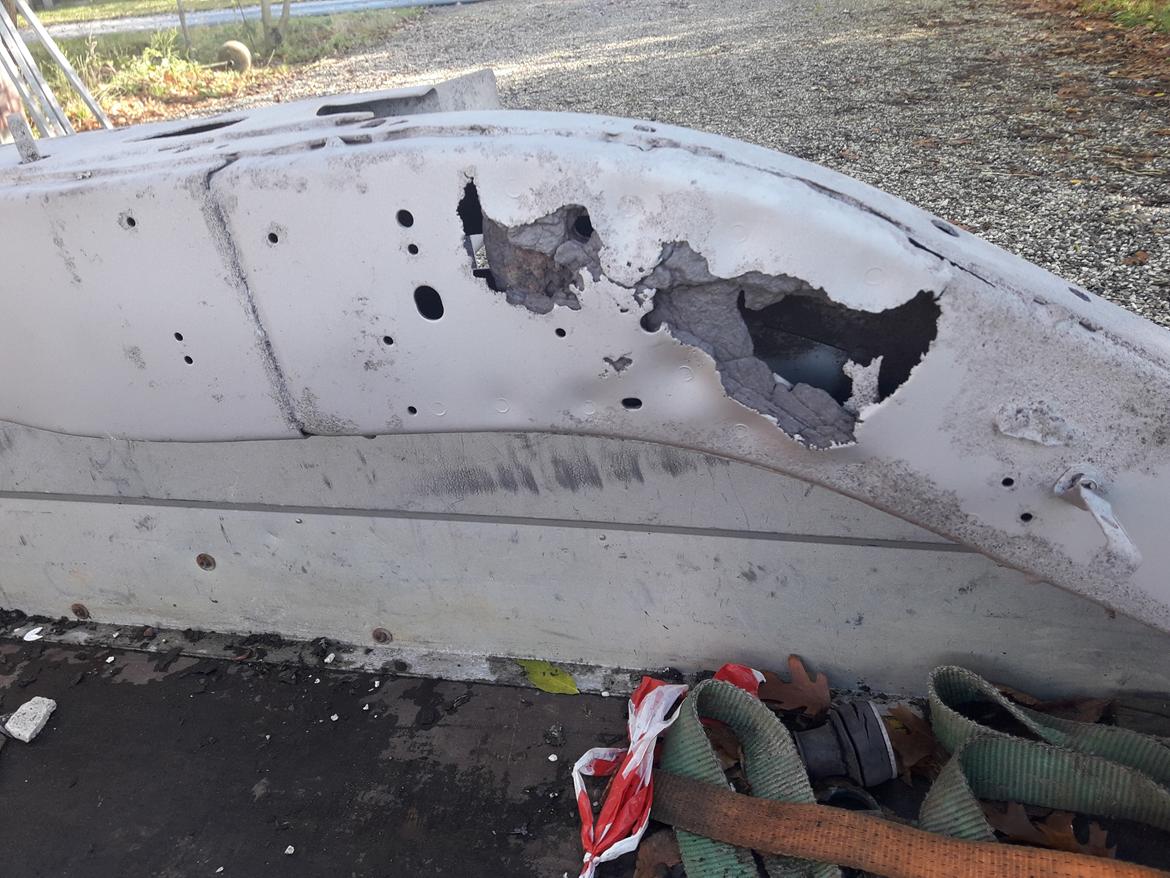 Nissan patrol y61 Renovering - efter sandblæsning var det meget mere overskueligt hvad der skulle repareres. billede 34