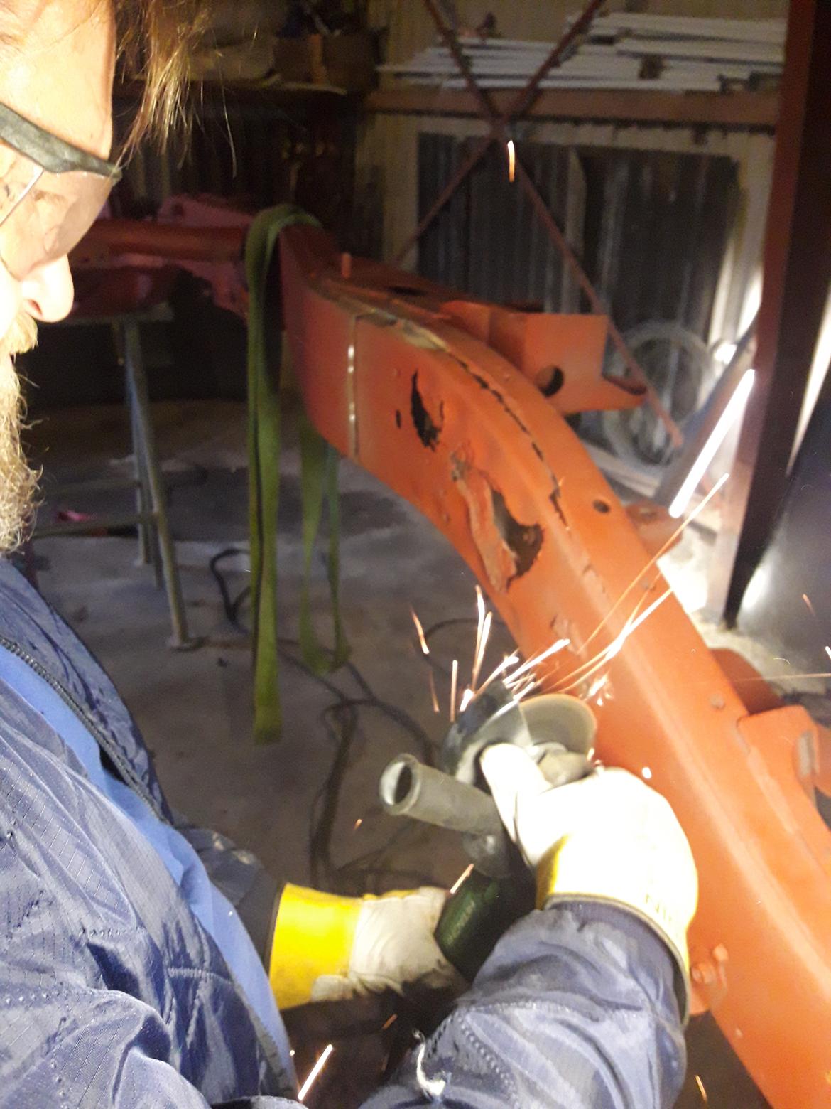 Nissan patrol y61 Renovering - de rustne områder bliver skåret ud billede 39