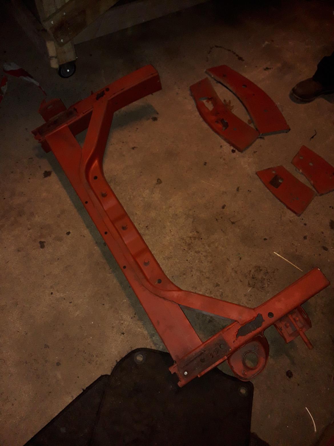 Nissan patrol y61 Renovering - de rustne stykker. De bliver blevet sendt til den samme gut som lavede karosseriophængende. Da jeg ikke selv har værktøjet til at lave det korrekt selv billede 40