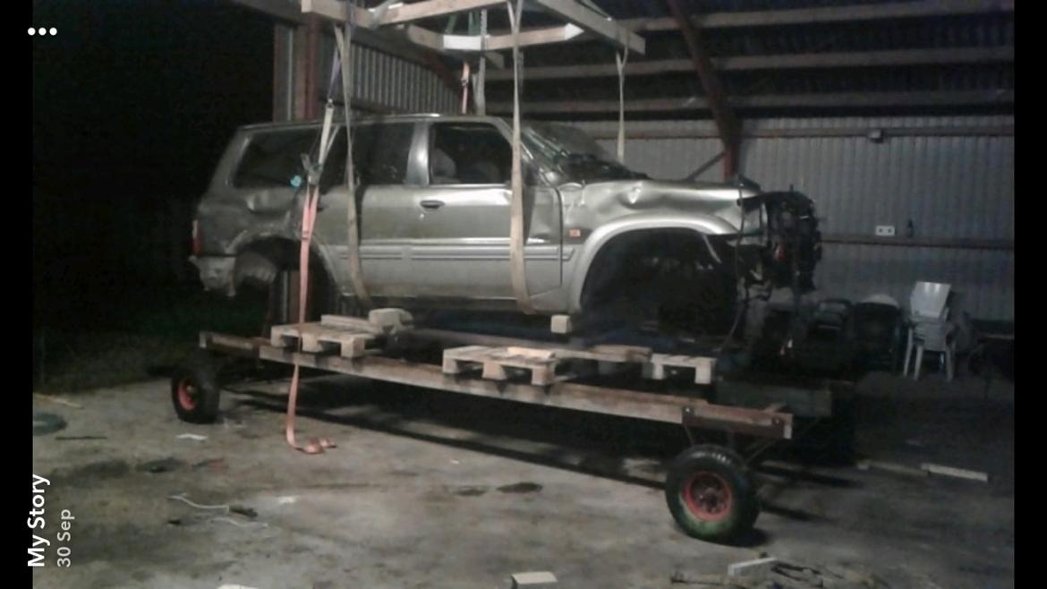 Nissan patrol y61 Renovering - den blev løftet over på en midlertidig vogn jeg byggede  billede 17