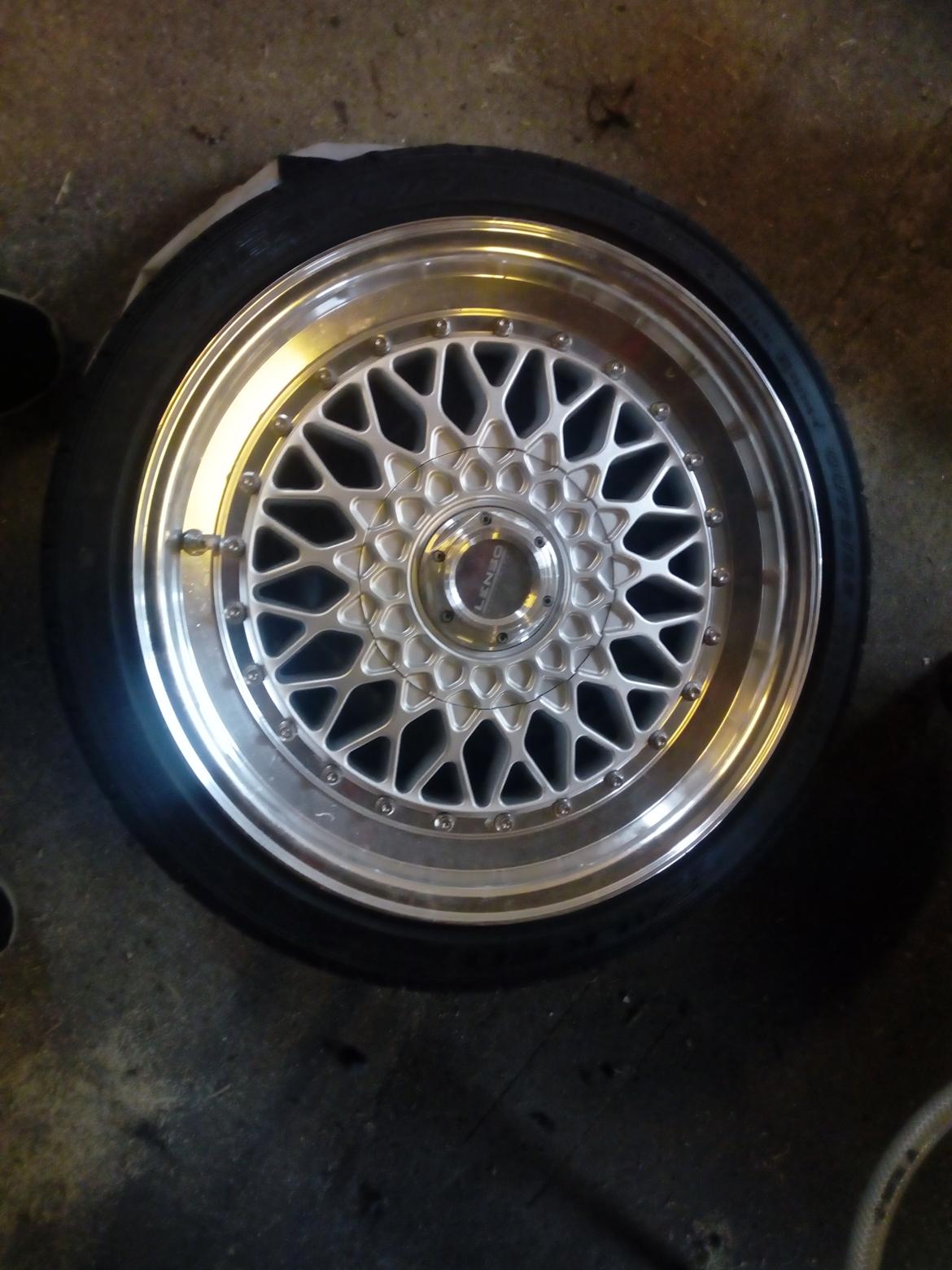   projekt  styling Corolla E10 sedan  - min ny lækker 16x7,5 BBS fælge  til bilen billede 124