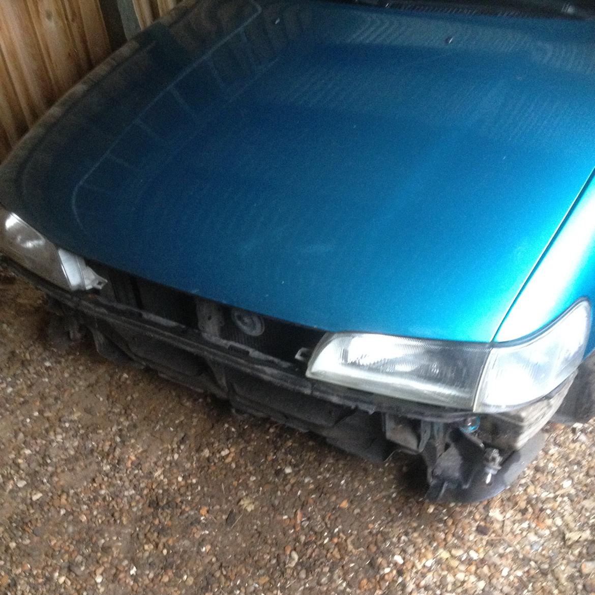   projekt  styling Corolla E10 sedan  - fået den gamle forkofanger  af og klar til den ny forkofanger få på billede 71