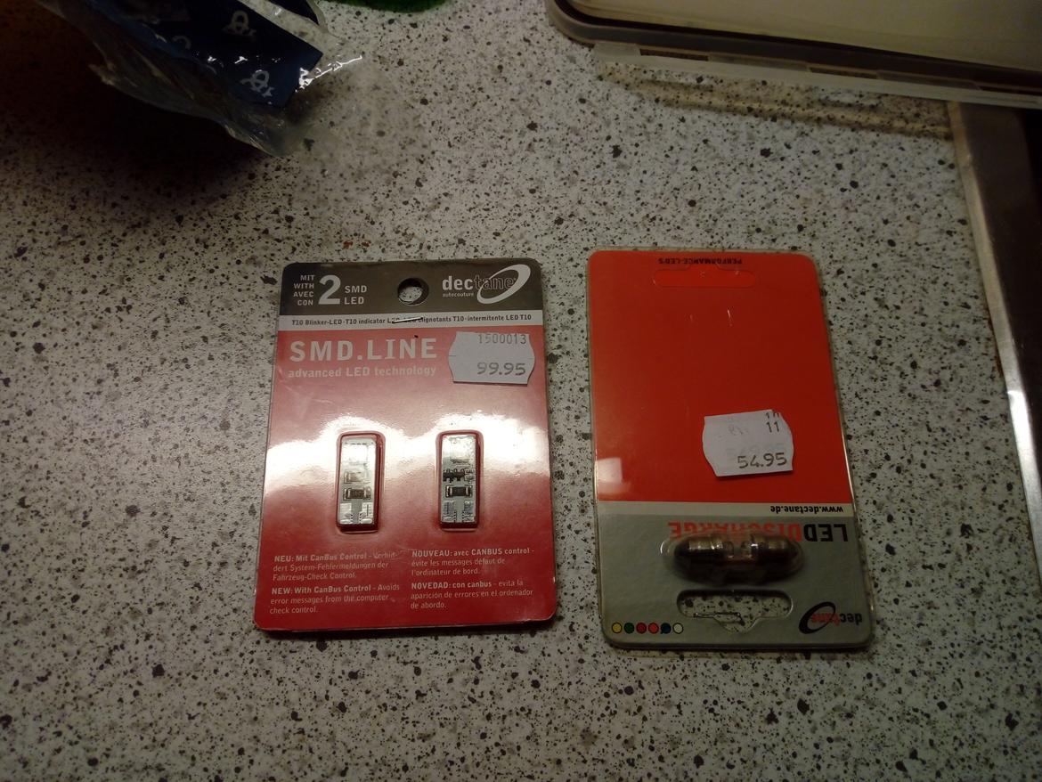   projekt  styling Corolla E10 sedan  - så der købt Blå ledlys til loftlyset og Gul positionslys billede 146