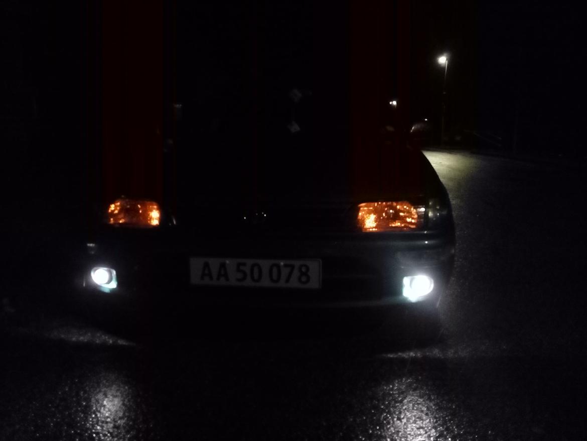   projekt  styling Corolla E10 sedan  - med Gul positionslys i forlygter og blå tågelys billede 154