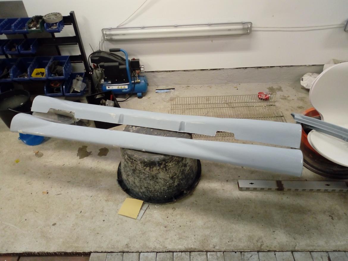   projekt  styling Corolla E10 sedan  - så har min sideskørter og frontgrille fået  grunder og slibe   billede 106