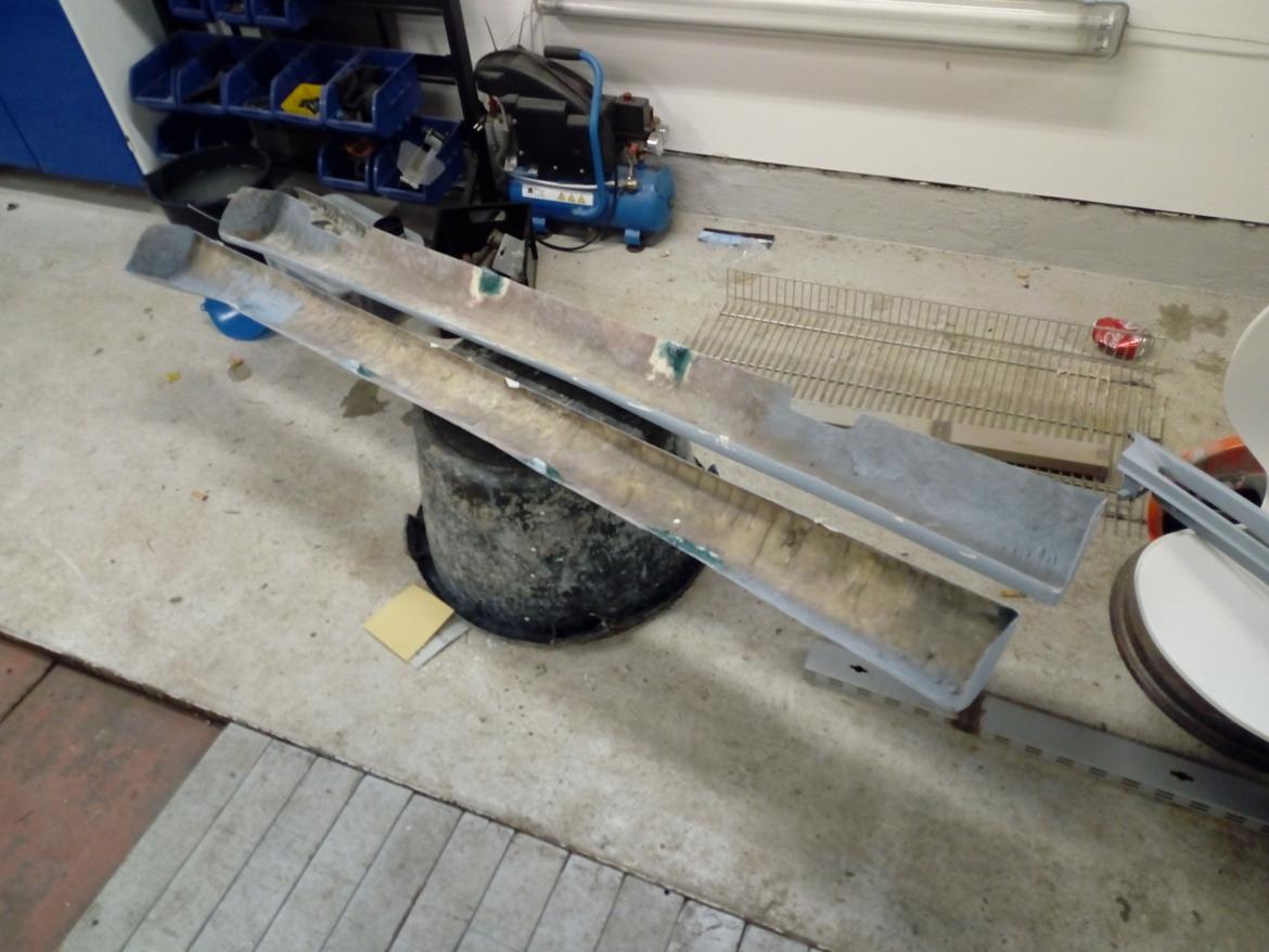   projekt  styling Corolla E10 sedan  - så har min sideskørter og frontgrille fået grunder og slibe billede 105