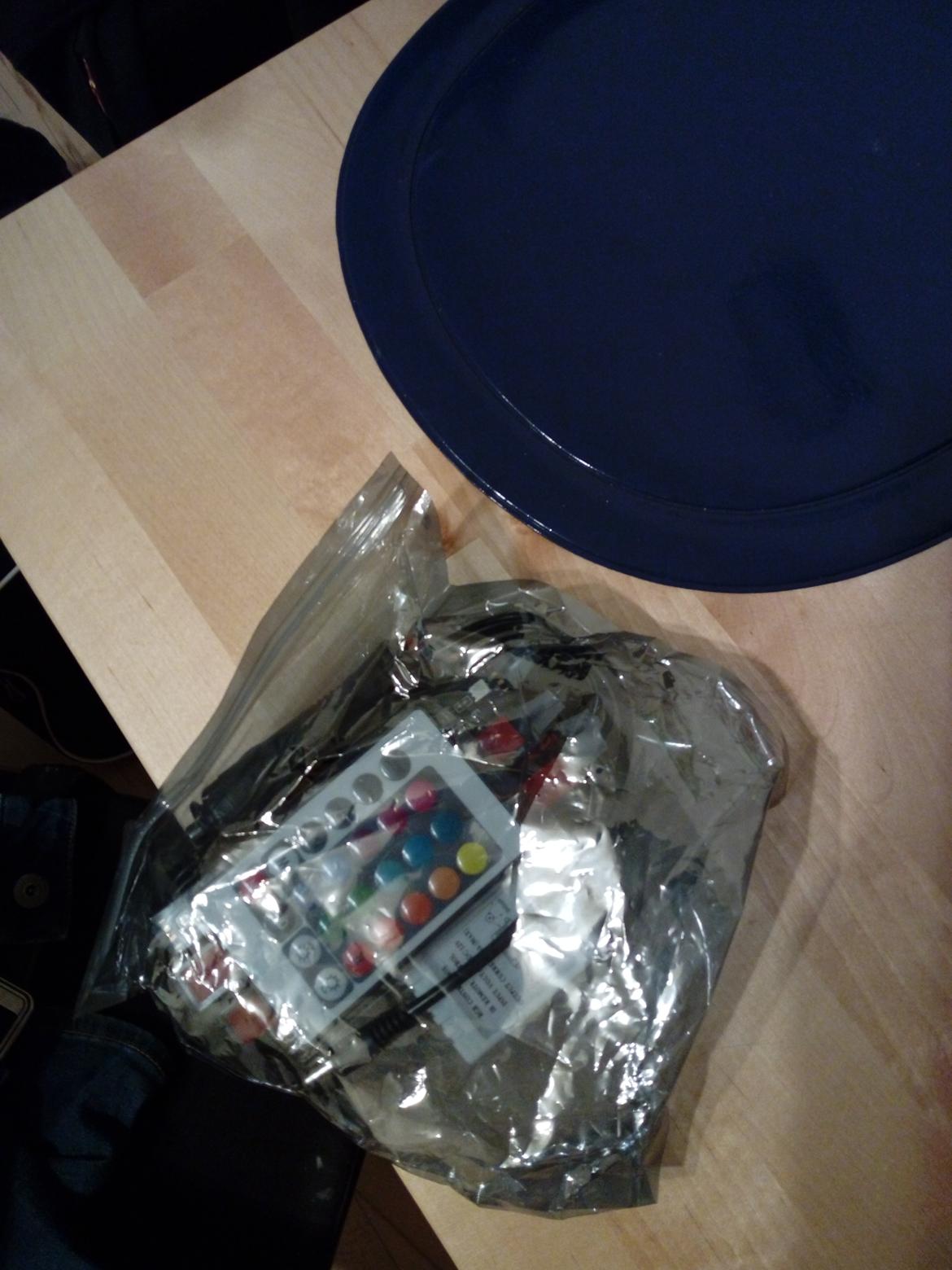   projekt  styling Corolla E10 sedan  - så fik man købt Ledlys igen  ned til fødder og hvor der er 16 farve og styres med fjernbetjen. billede 162