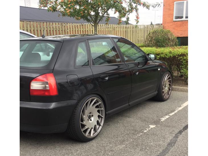 {{currentPhoto.altText}} billede {{currentPhoto.number}}