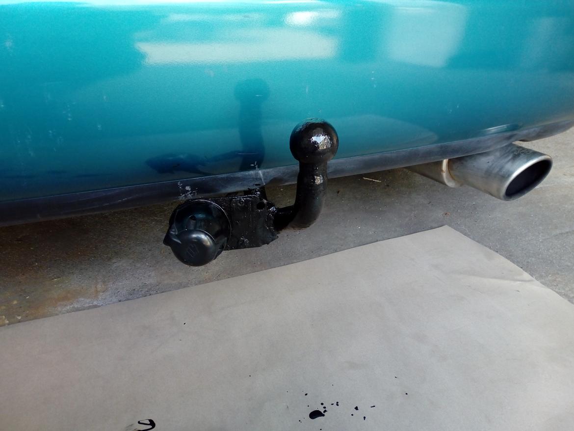   projekt  styling Corolla E10 sedan  - 25/4 2019 så har man fået malet anhængertræk anden  det pyntede på bilen :) :D billede 172