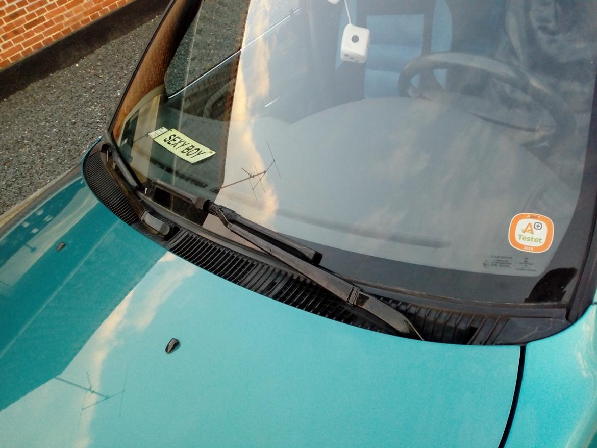   projekt  styling Corolla E10 sedan  - 25/4 2019 så har man fået malet viskearm det pyntede på bilen :) :D billede 174