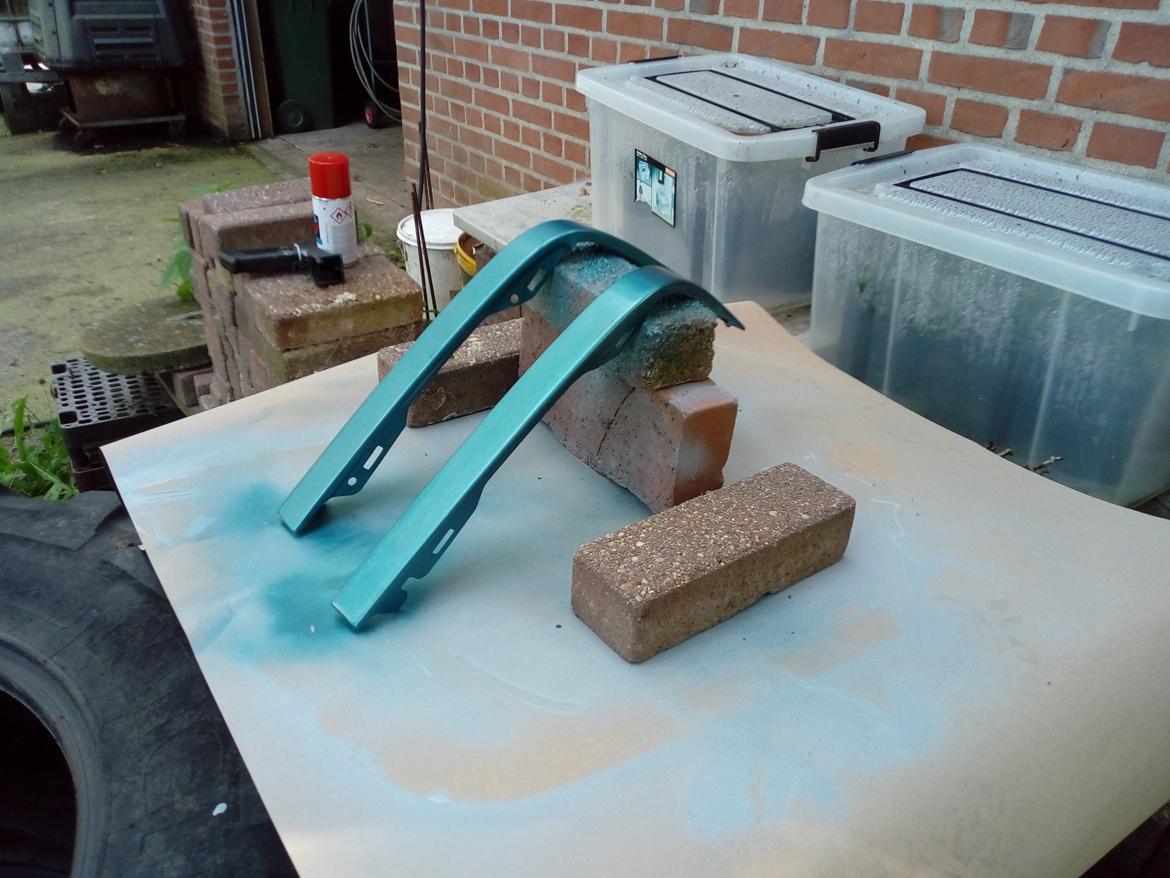   projekt  styling Corolla E10 sedan  - 30/8 2019 så fik man lige malet lidt på billen hvor den fik basis farve  billede 180