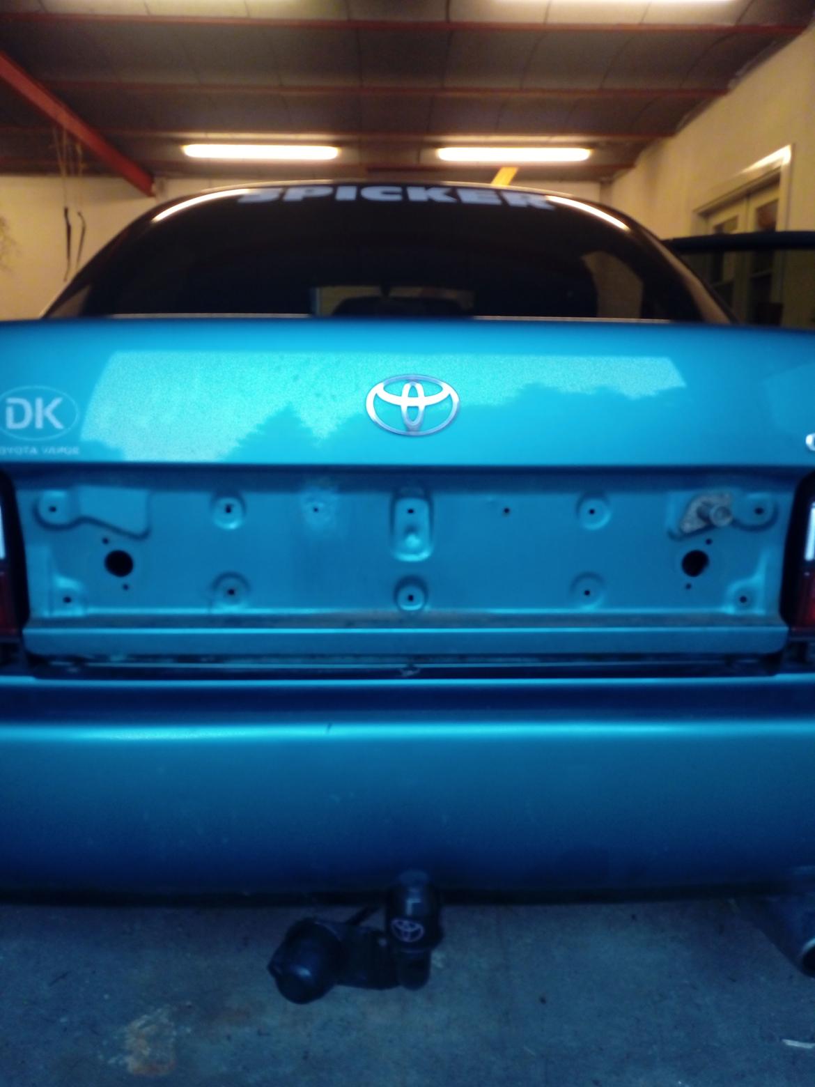   projekt  styling Corolla E10 sedan  - 30/8 2019 så fik man lige malet nummerpladerammen på billen hvor den fik basis farve billede 185