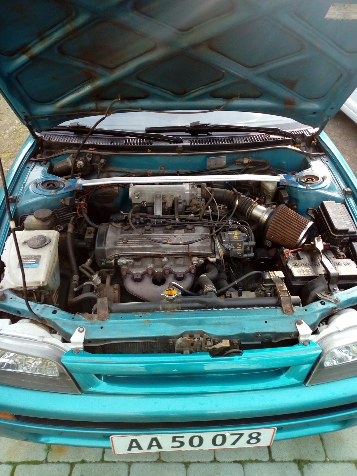   projekt  styling Corolla E10 sedan  - 25/ 10 2019 så fik man monterert tårnstiver i motorrummet billede 224