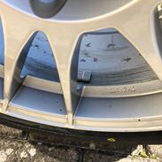 Dybe ridser i lakken/fælgen ved afbalanceringsklodser.