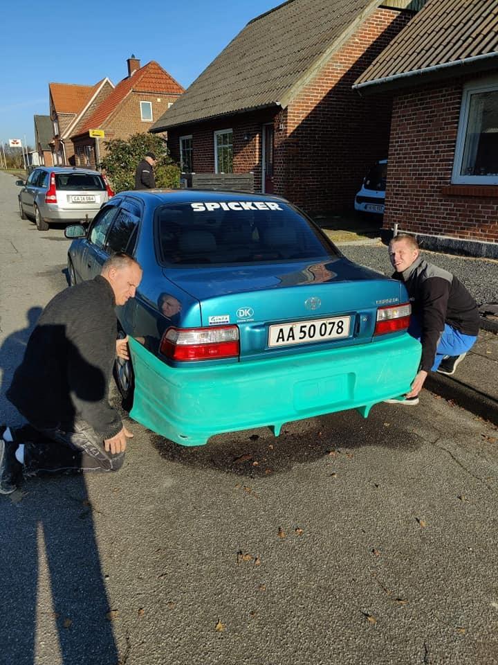   projekt  styling Corolla E10 sedan  - prøver monterne BMX Style bagkofanger på corolla  billede 260