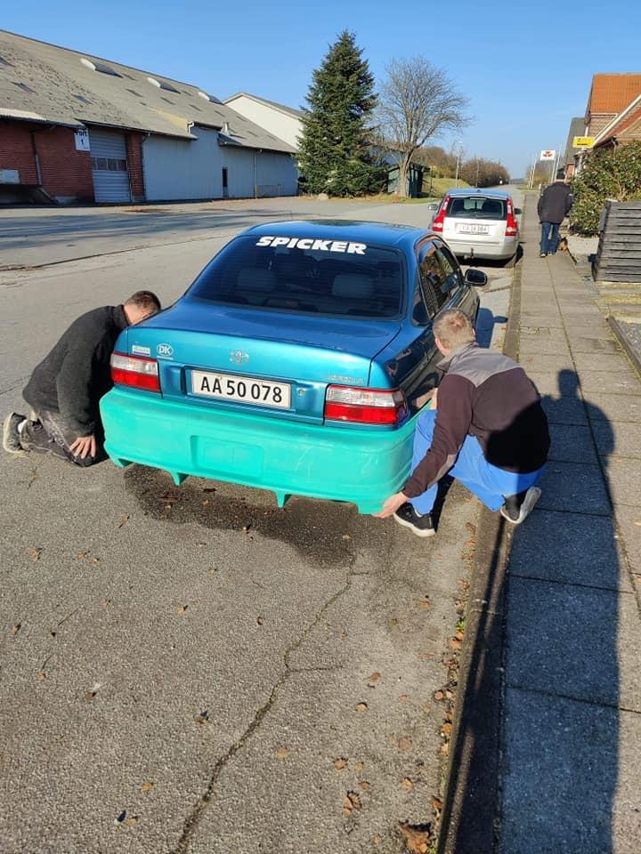   projekt  styling Corolla E10 sedan  - prøver monterne BMX Style bagkofanger på corolla billede 262