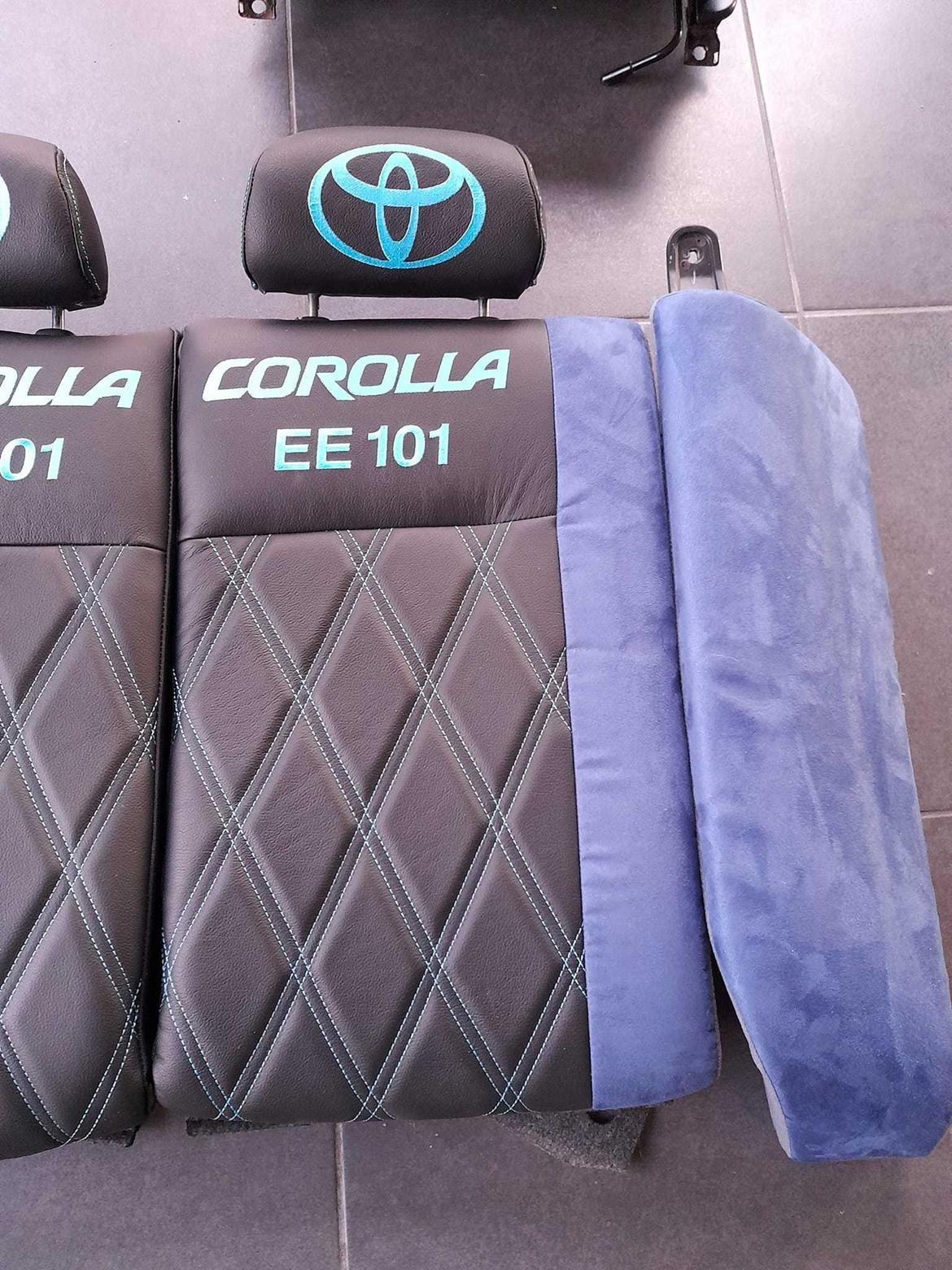   projekt  styling Corolla E10 sedan  - blå og sort læderkabine med tykis blå skrift og logo og ruder billede 330