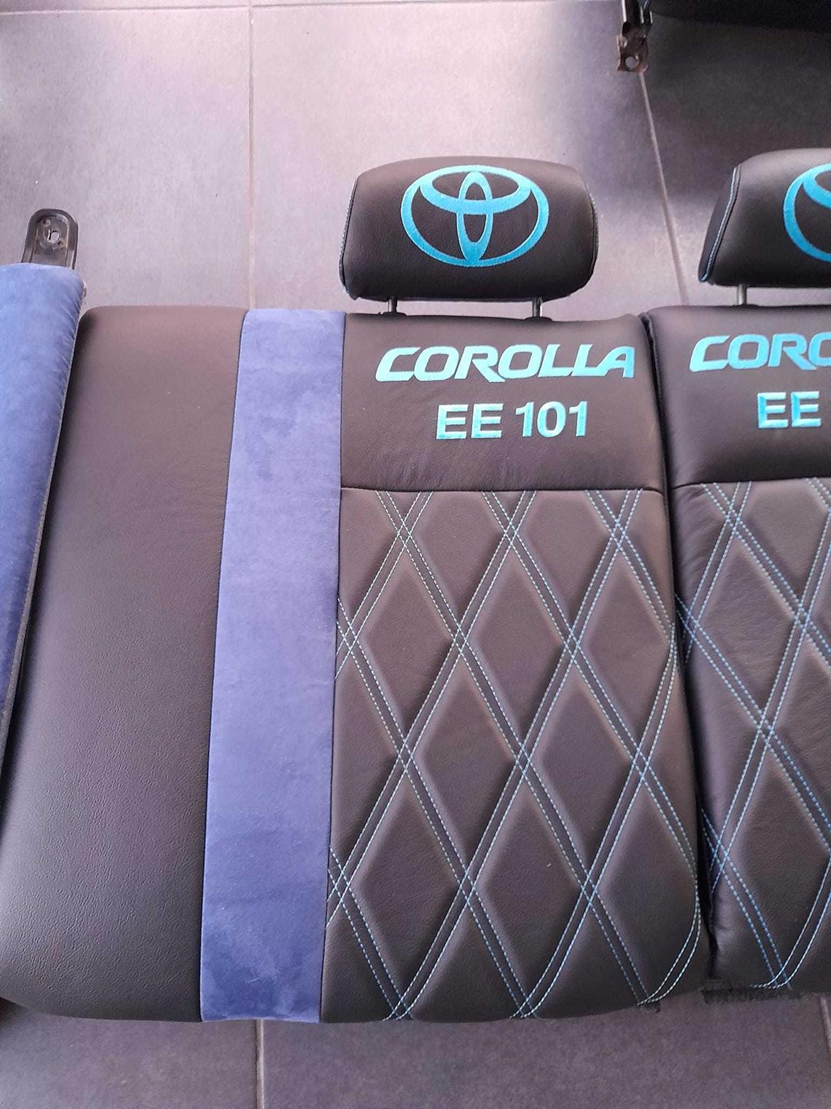   projekt  styling Corolla E10 sedan  - blå og sort læderkabine med tykis blå skrift og logo og ruder billede 331