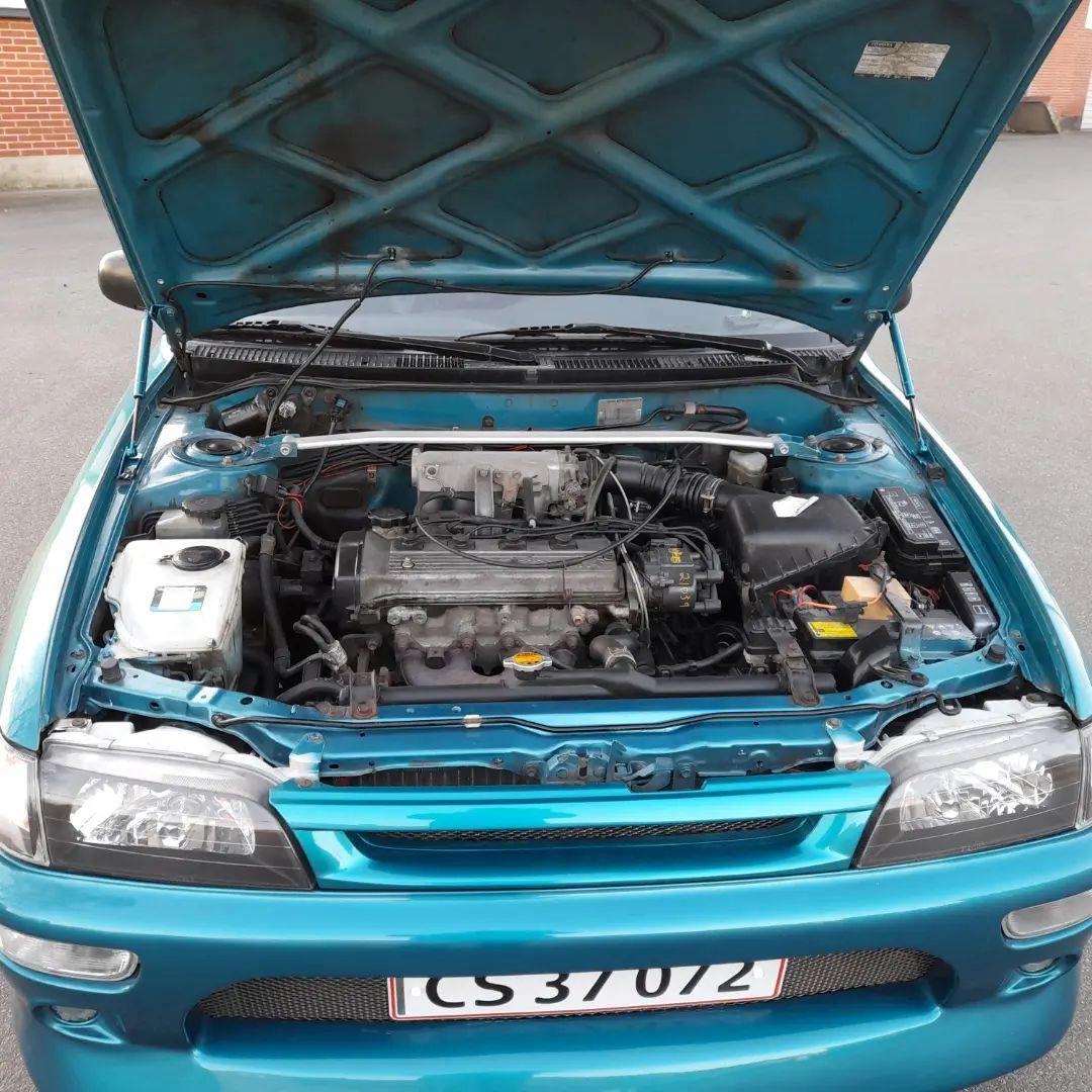   projekt  styling Corolla E10 sedan  - 26/3 2022 Så fik man monterer Gasstøddæmp til motorrum i dag billede 285