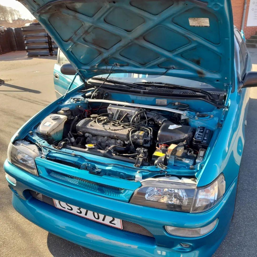   projekt  styling Corolla E10 sedan  - 26/3 2022 Så fik man monterer Gasstøddæmp til motorrum i dag billede 286