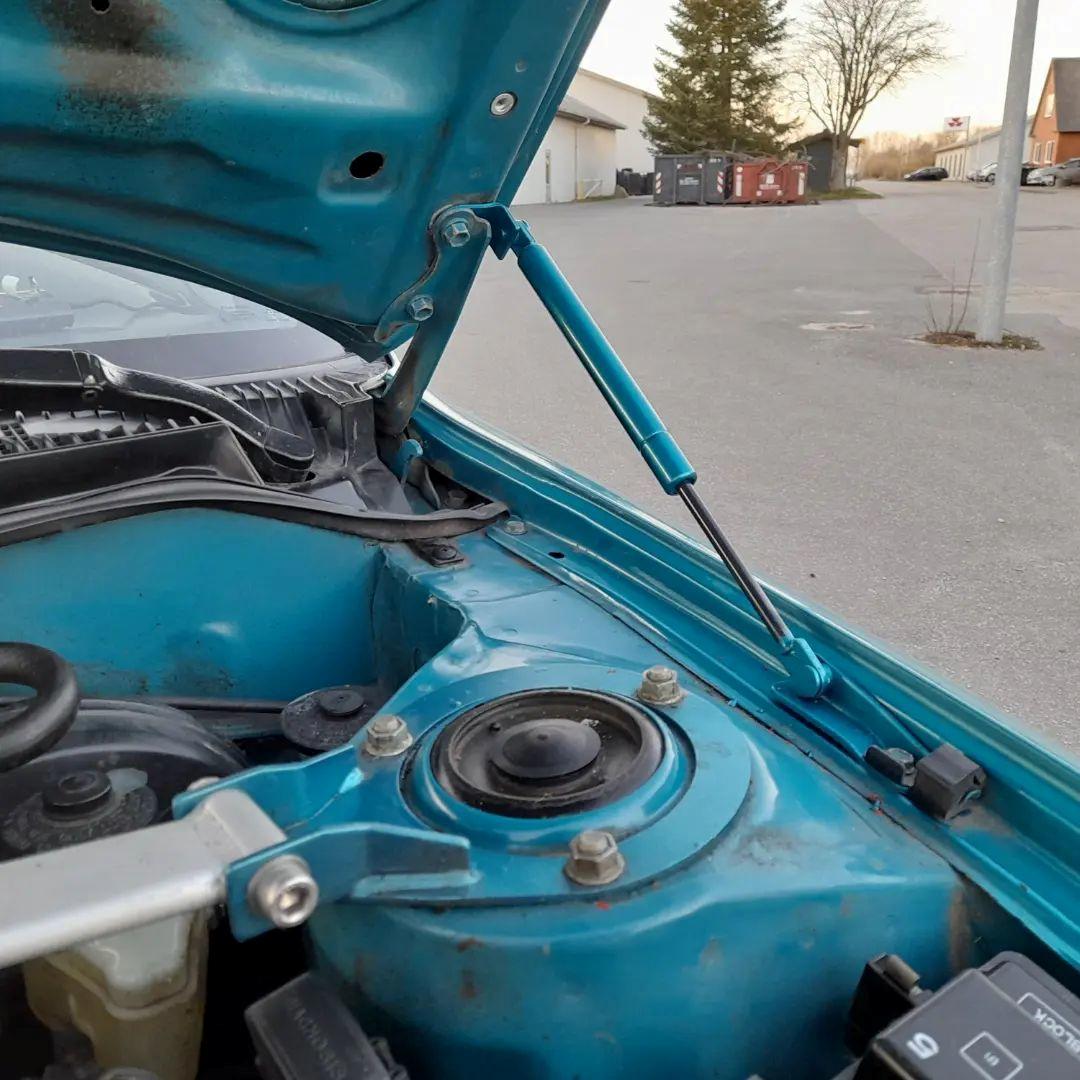   projekt  styling Corolla E10 sedan  - 26/3 2022 Så fik man monterer Gasstøddæmp til motorrum i dag billede 283