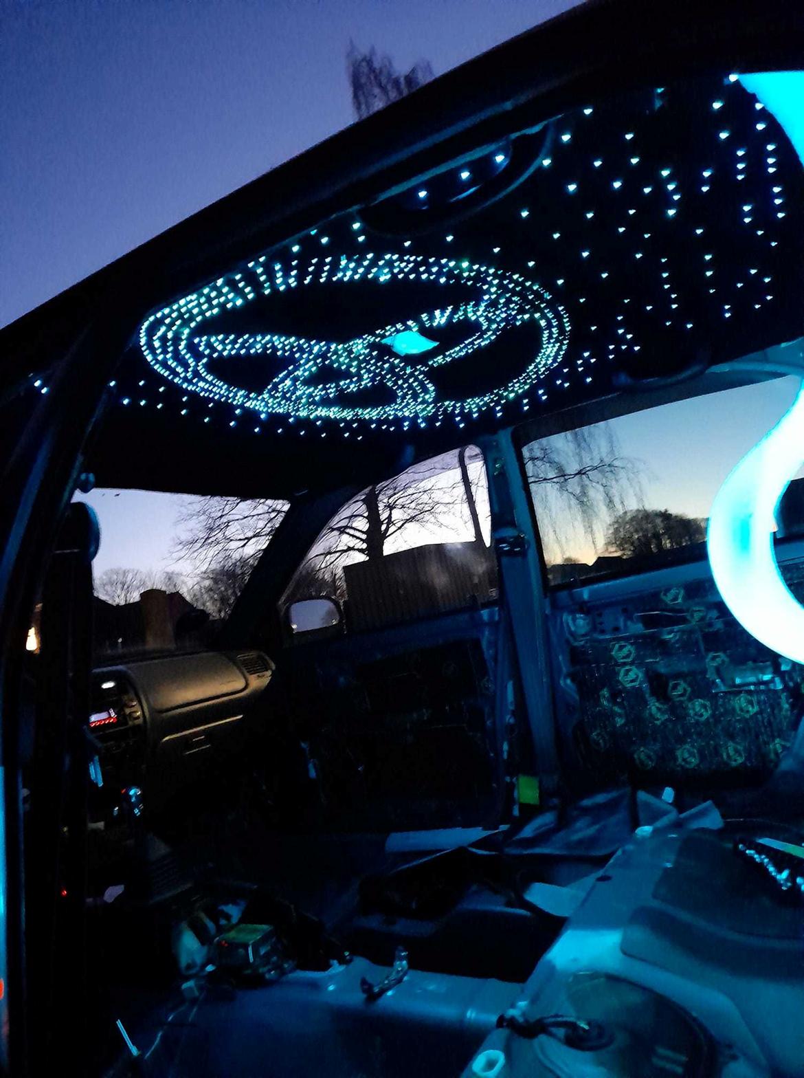   projekt  styling Corolla E10 sedan  - stjernehimmel med toyota logo og stjerne 1000 star fiber brugt :) billede 324