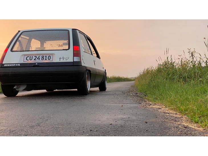 {{currentPhoto.altText}} billede {{currentPhoto.number}}