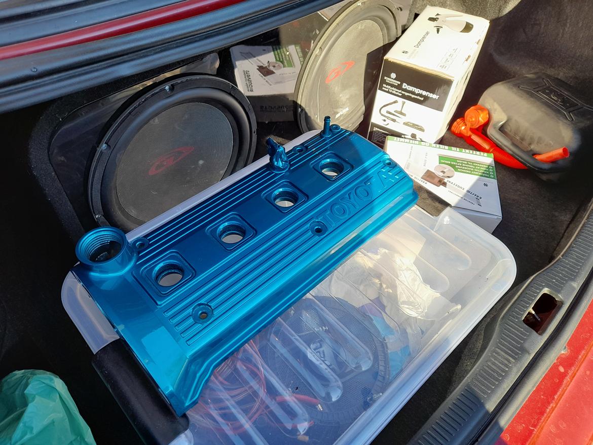   projekt  styling Corolla E10 sedan  - ventildels malet i sammen farve som bilen   billede 378