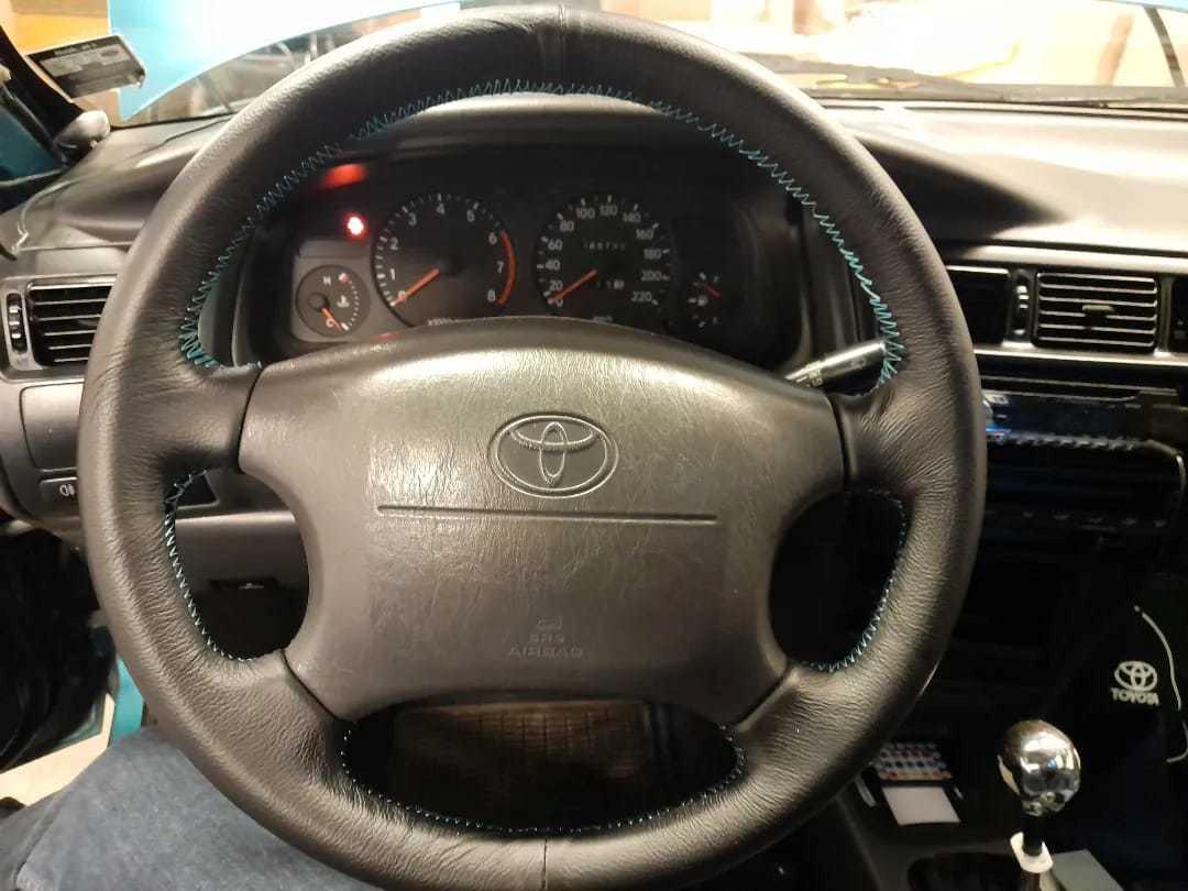   projekt  styling Corolla E10 sedan  - så den ser ude nu 3/4 2023 læderret med tykisblå sygning billede 384