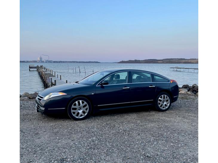 {{currentPhoto.altText}} billede {{currentPhoto.number}}