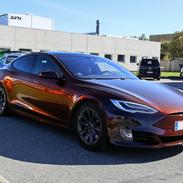 Tesla Model S - Madeira Red folie
