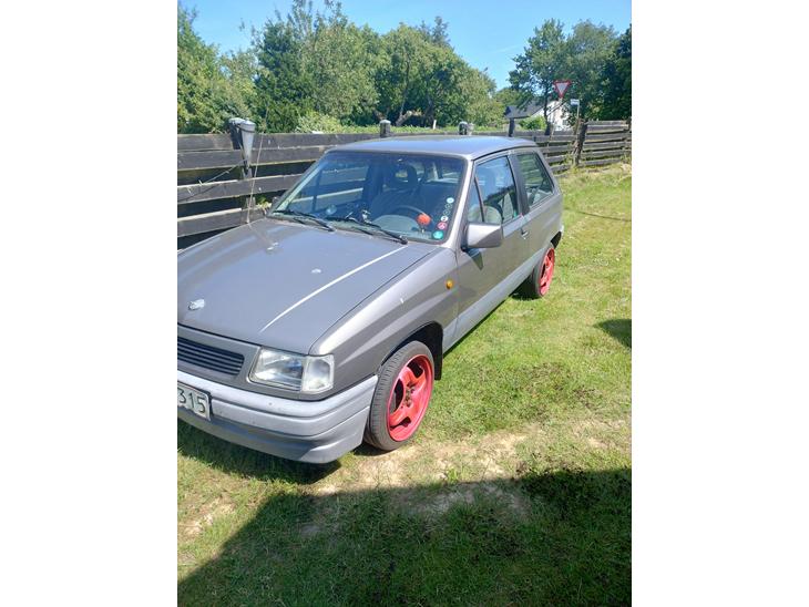 {{currentPhoto.altText}} billede {{currentPhoto.number}}