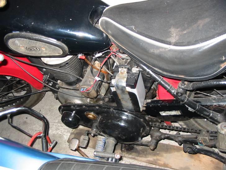 Min anden hobby motorcykler og knallereter:). - Bsa 500 cc 1955 min Morfars gamle:)). billede 7