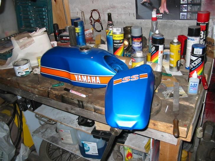 Min anden hobby motorcykler og knallereter:). - Tank og skjolde som er blevet lakeret, med nye stafferinger Yamaha fs1. billede 11