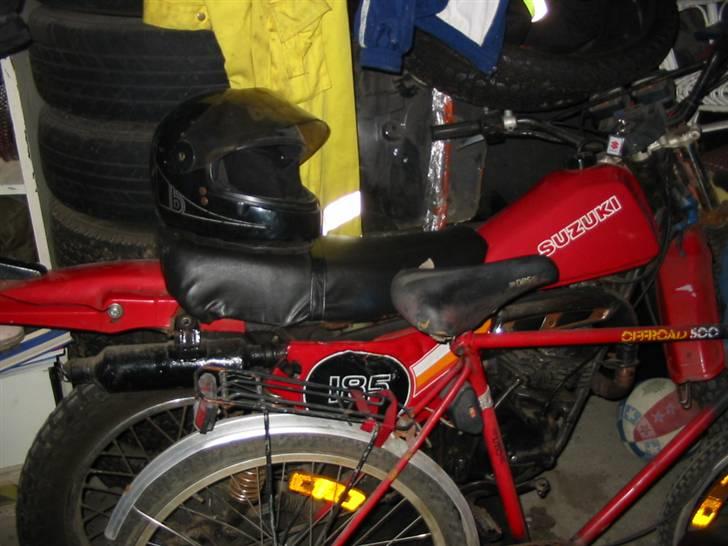 Min anden hobby motorcykler og knallereter:). - En Suzuki ts 185 årg 1981og min gamle Dbs cykkel:)). billede 14