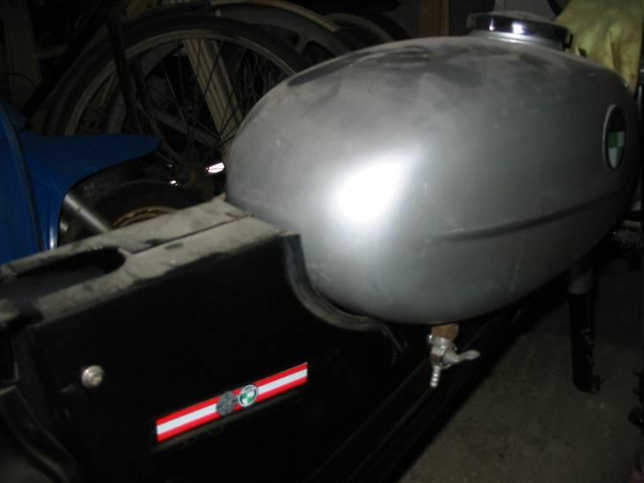 Min anden hobby motorcykler og knallereter:). - Puch vz 50 under renovering. billede 16