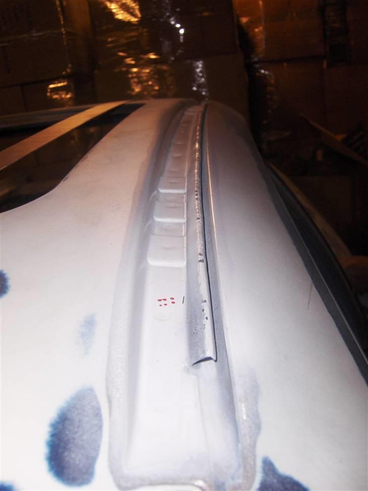 At demontere tagrende! - Har lige banket listen ned så der kunne være plads til pladen..

og givet grunder.. billede 1