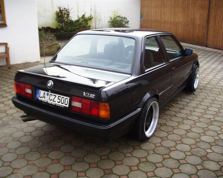 BMW Billeder - Opdateres løbende -  - Hvad står der der?? hmmm V12 kan det passe, Jep det kan det! billede 8