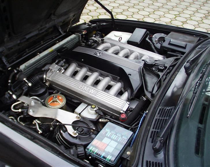 BMW Billeder - Opdateres løbende -  - WOOUUUWW, det passer jo lige i...næsten, der har nok skullet nogle ændringer til i motorrummet mon ikke. billede 10