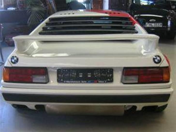 BMW Billeder - Opdateres løbende -  - Hm 2 BMW emblemer bagpå, sådan er alle M1'ere i øvrigt lavet :) billede 27