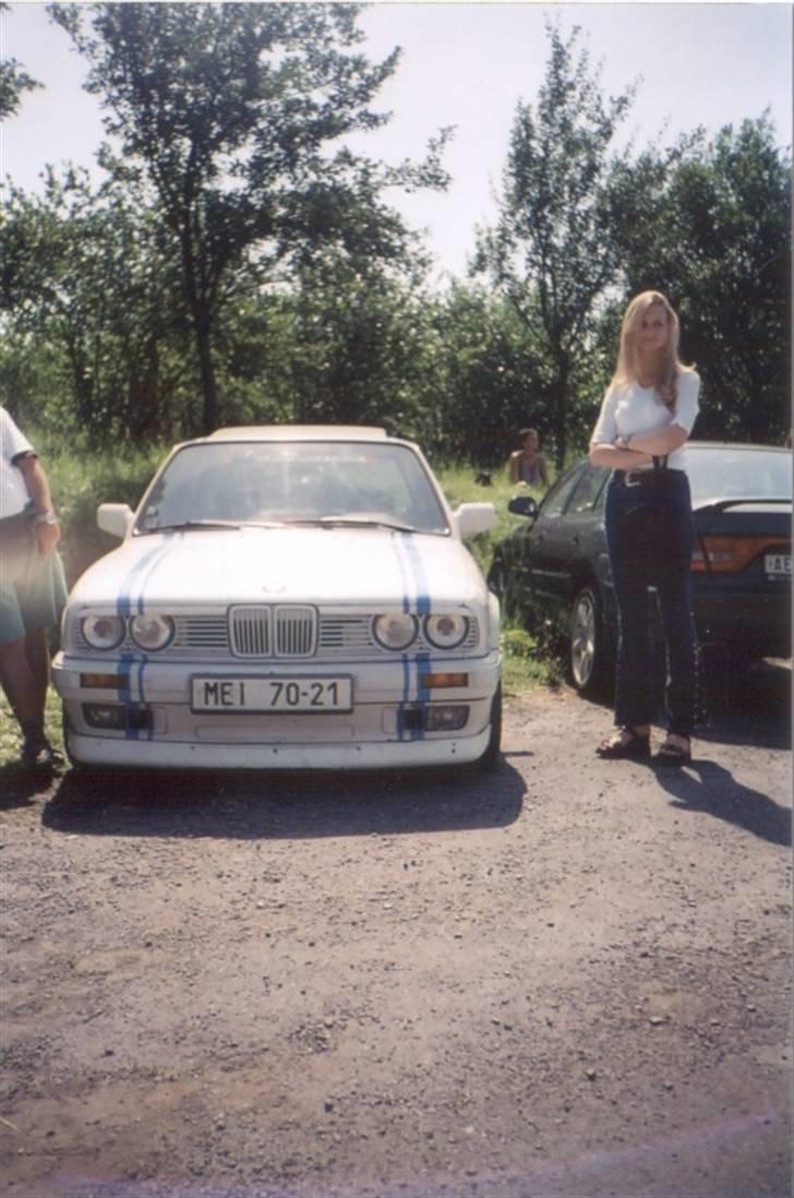 BMW Billeder - Opdateres løbende -  - MMM lækkert, nå ja og så er der bilen.... HVA F***** det er sgu da en E30 hehe billede 46