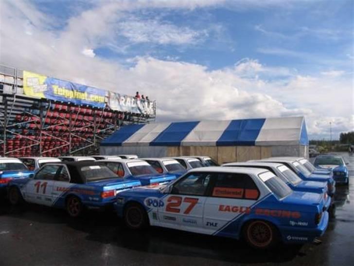 BMW Billeder - Opdateres løbende -  - En E30 TC BAUR der lige har forvildet sig ind blandt en hel masse E30 4-dørs - sikke noget rod hehe billede 96