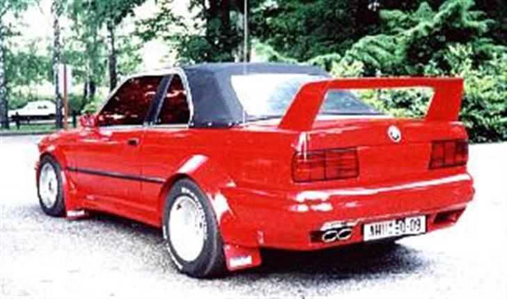 BMW Billeder - Opdateres løbende -  - Nu er billederne af denne bil godt nok ikke for gode, men hvis man ser bort fra det og så bilens enomrt store hækspoiler så er denne bil faktisk slet ikke så grim endda... billede 125