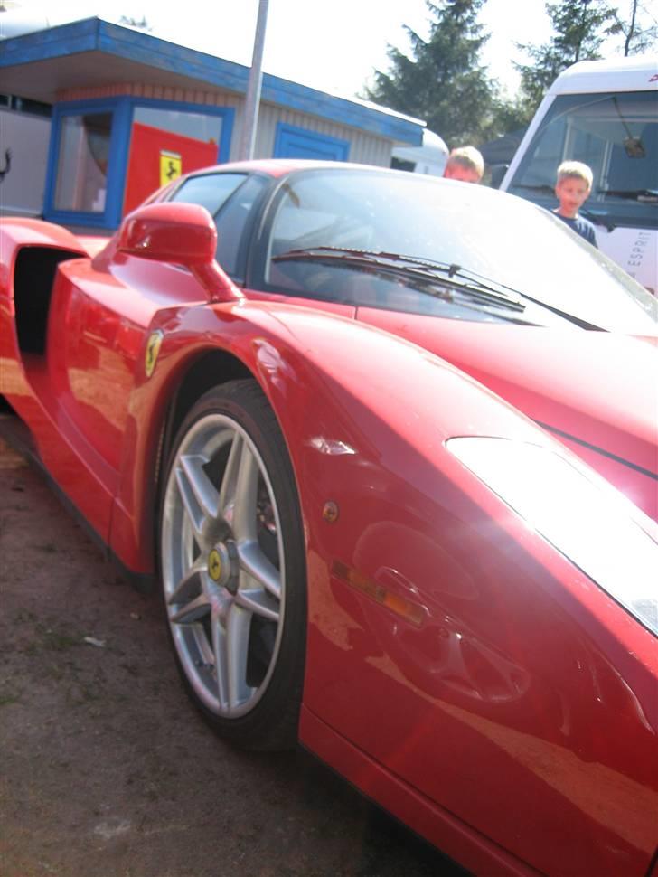 En ferrari Enzo til DTC på Jyllandsringen billede 4