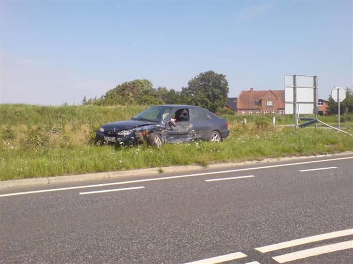 BILLEDER AF BULEDE  BILER - FORD MONDEO KØRTE UD FORAN EN ANDEN BIL. MELLEM ØSTERBØLLE OG ÅLESTRUP. billede 5