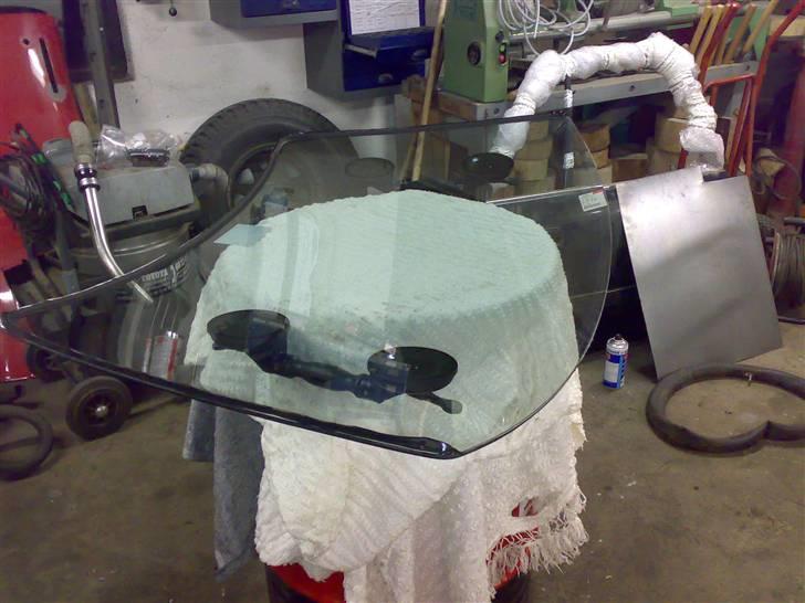 Celica ST165 under genopbygning - En ny forrude blev det også til billede 9