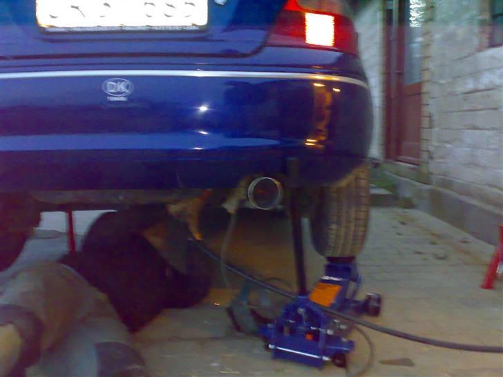 < - Sportspotte - > - Ny potte hæftet på.

"Ved godt at det er en alternativ løsning med donkraften, men Anders ku ikk' komme til hvis den stod på rigtigt" billede 2