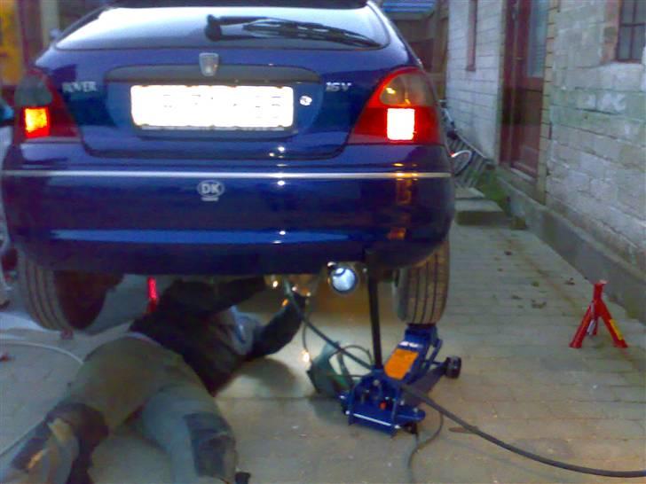 < - Sportspotte - > - Ny potte igang med at bli' svejset helt tæt.

"Ved godt at det er en alternativ løsning med donkraften, men Anders ku ikk' komme til hvis den stod på rigtigt" billede 3